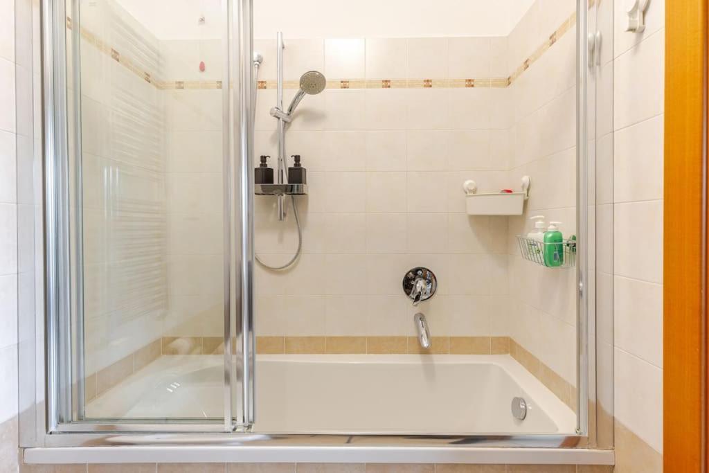 Oasi Di Relax Con Box Privato E Balcone, Vicino M1 Appartement Milan